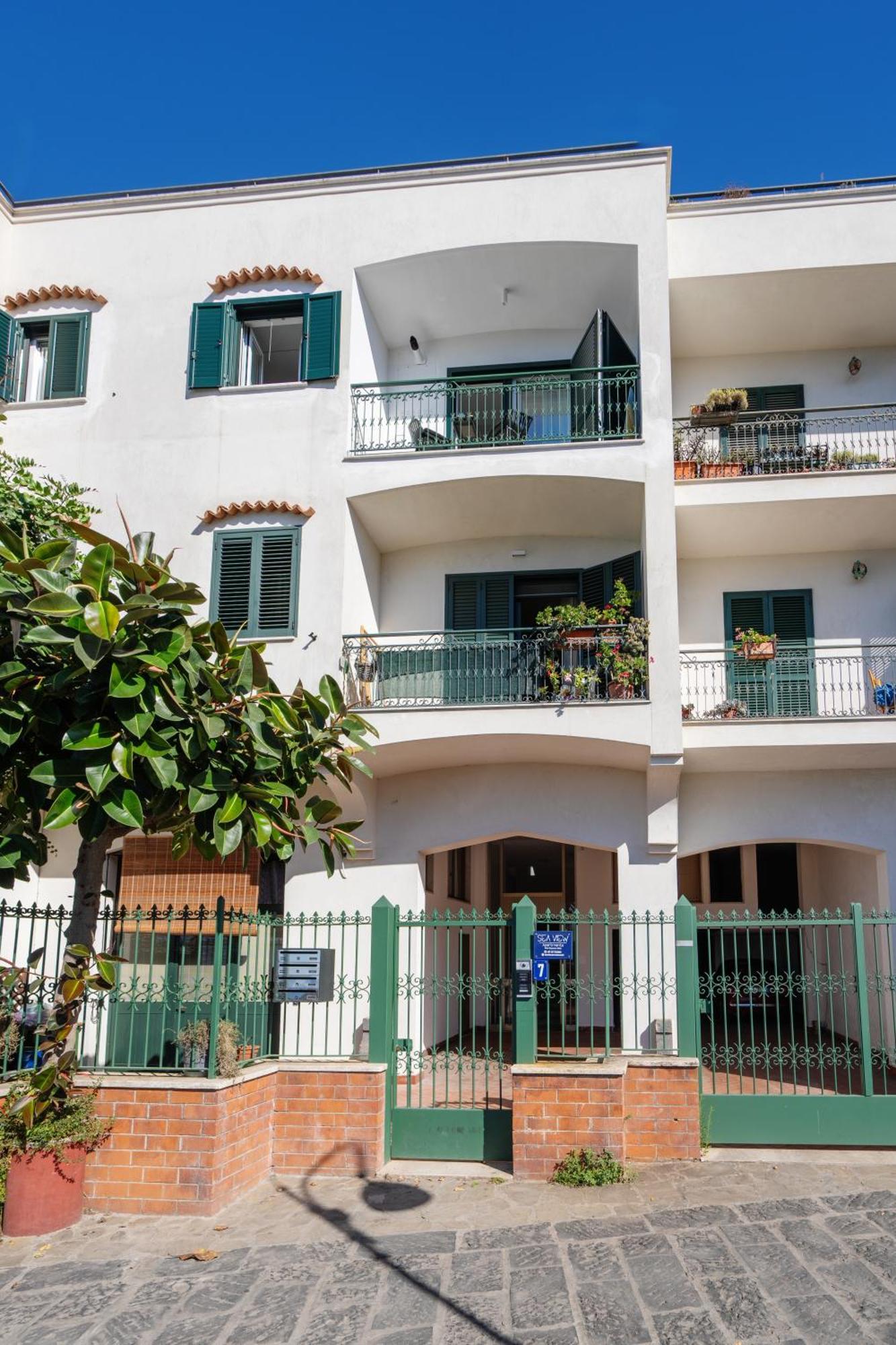 Sea View Deluxe Apartments Vico Equense Eksteriør bilde