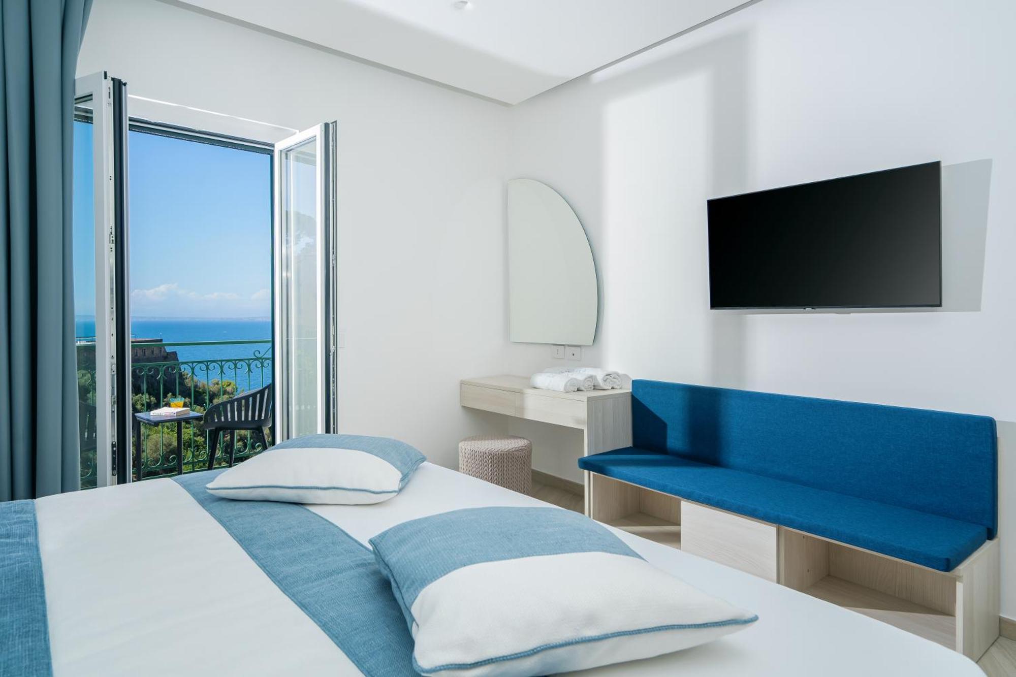 Sea View Deluxe Apartments Vico Equense Eksteriør bilde