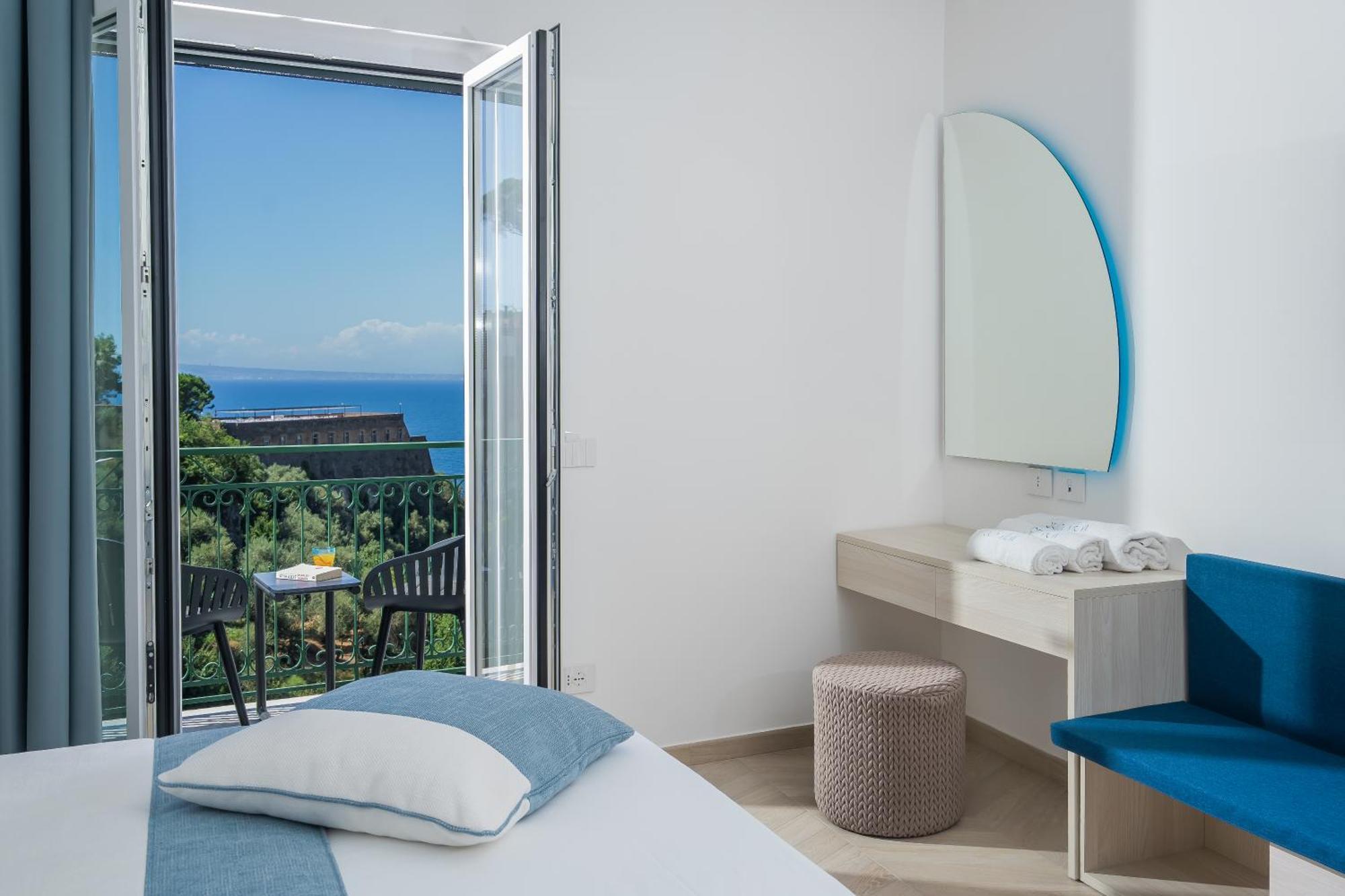 Sea View Deluxe Apartments Vico Equense Eksteriør bilde