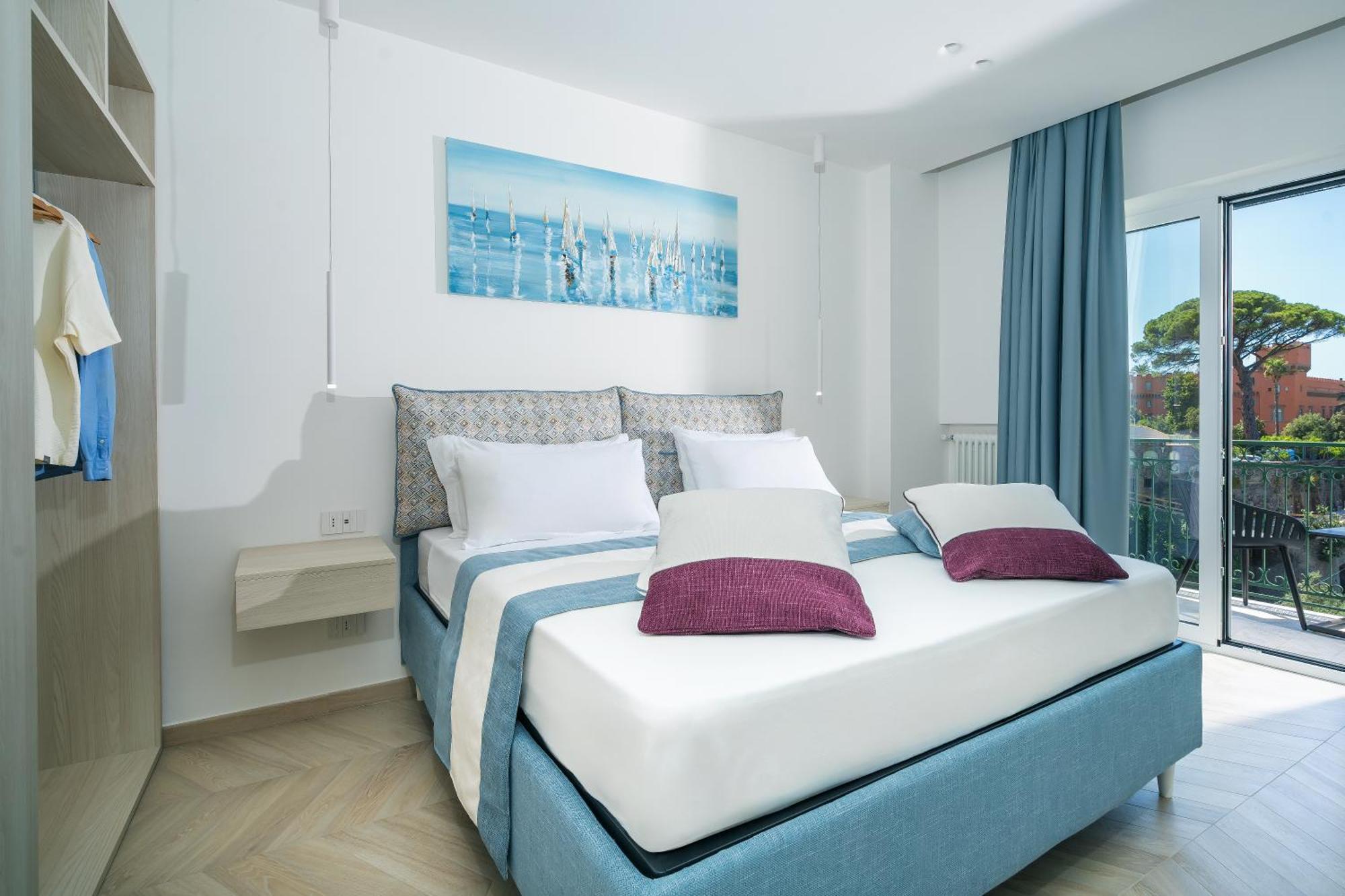 Sea View Deluxe Apartments Vico Equense Eksteriør bilde