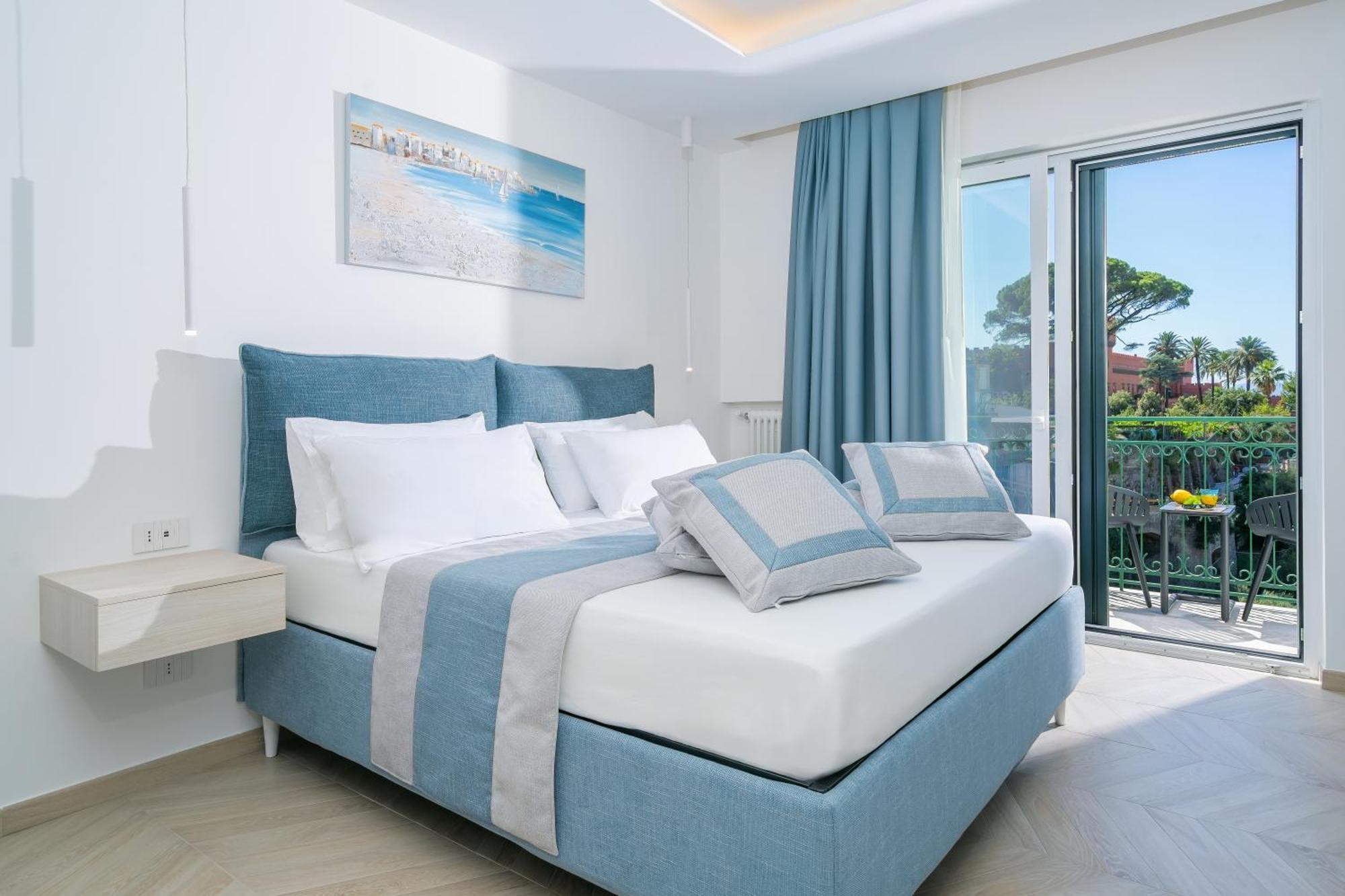 Sea View Deluxe Apartments Vico Equense Eksteriør bilde